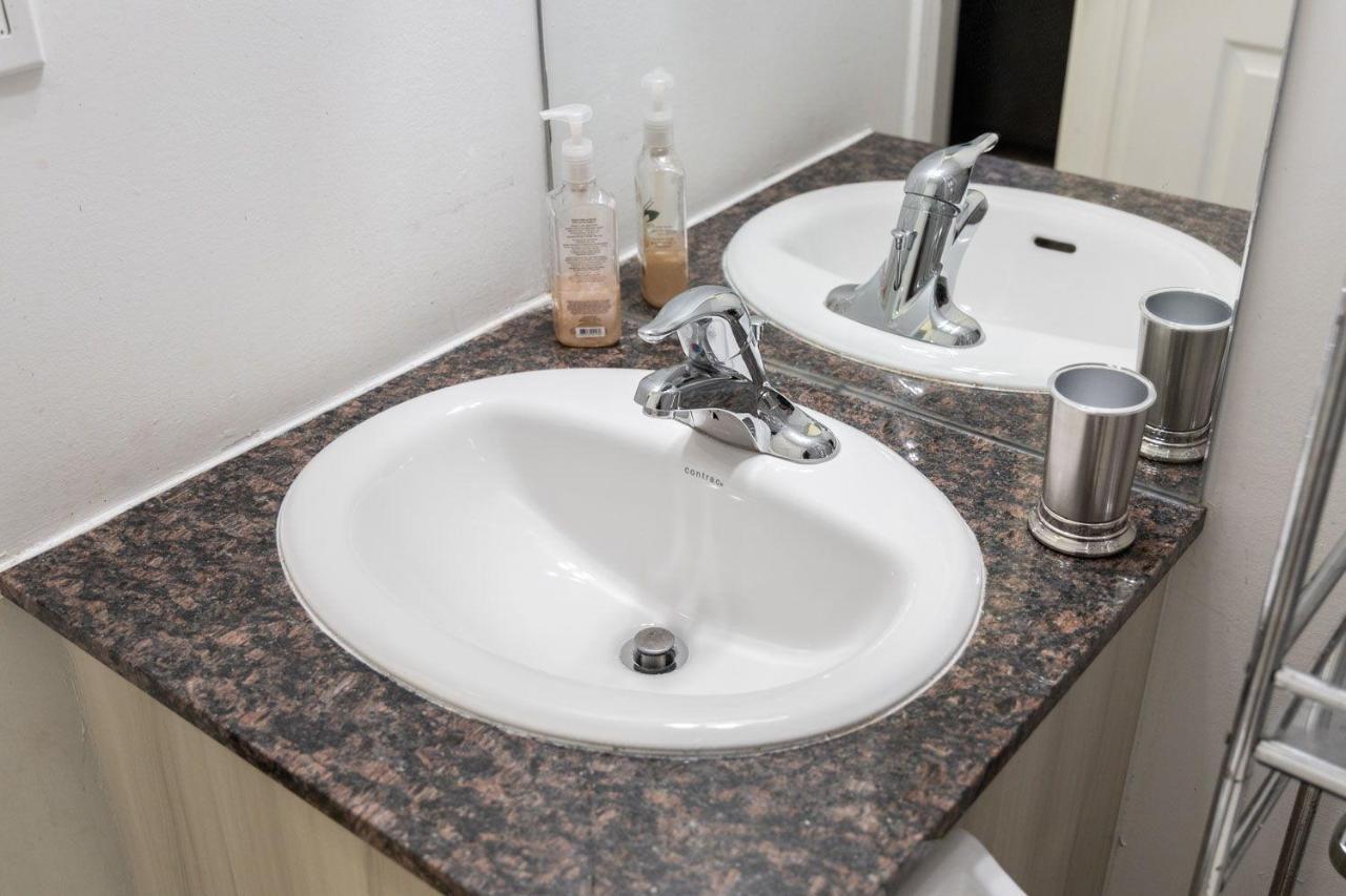 多伦多Beautiful Townhouse Near Yorkdale Mall, Wilson Subway公寓 外观 照片