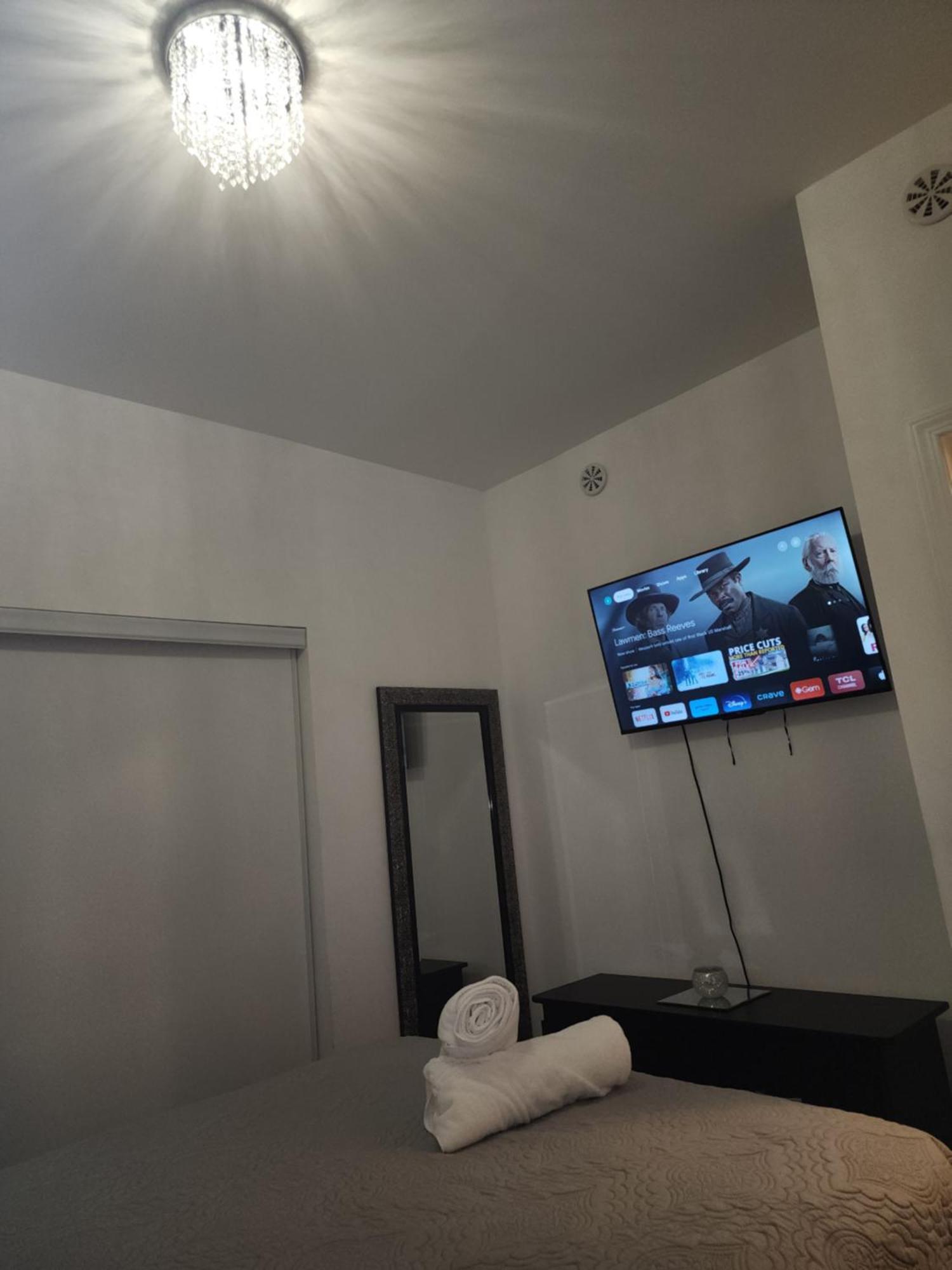 多伦多Beautiful Townhouse Near Yorkdale Mall, Wilson Subway公寓 外观 照片